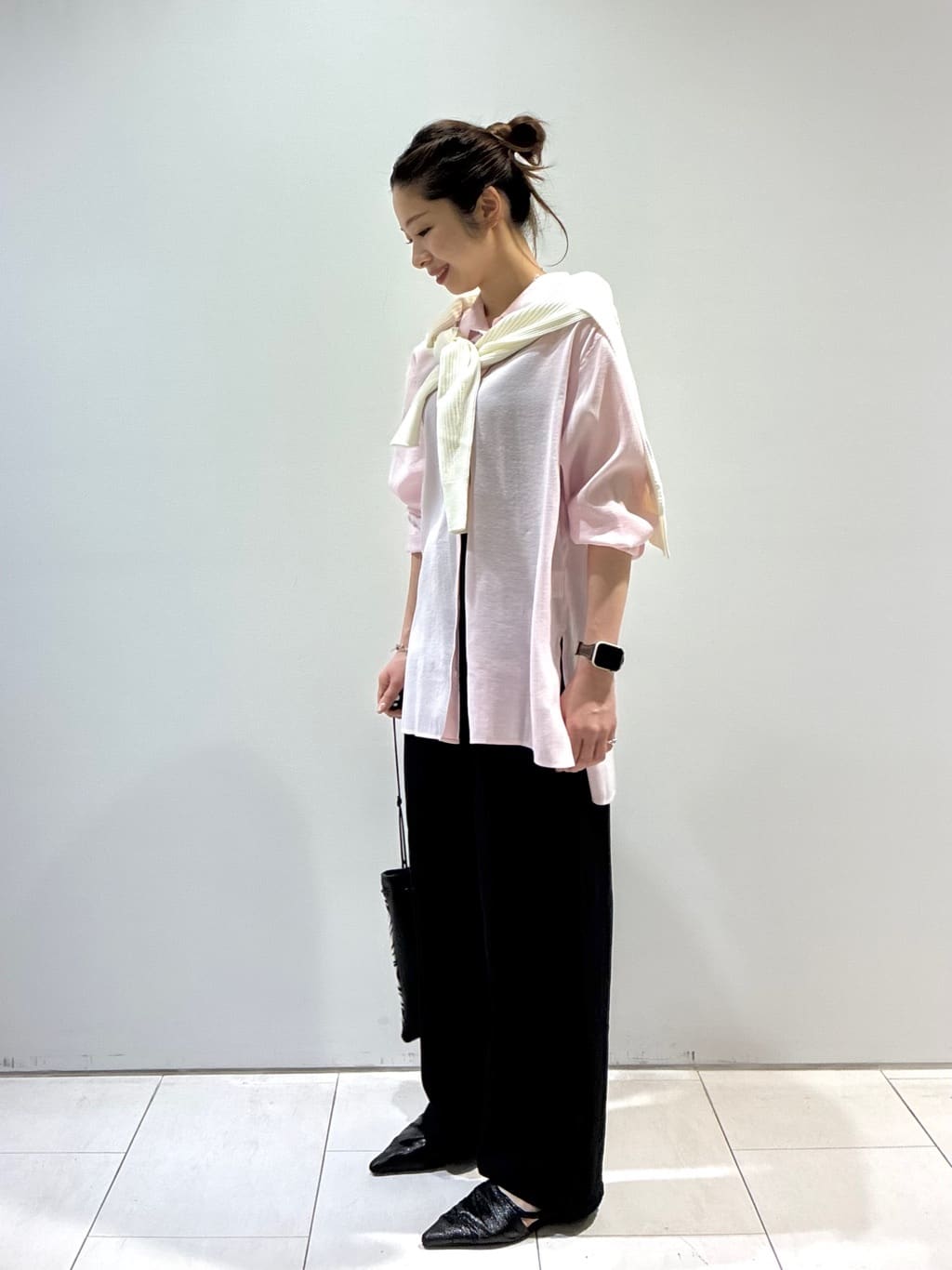 KAOさんの「INDIVI｜【体型カバー／清涼感】シアーオーバーシャツ」を使ったコーディネート