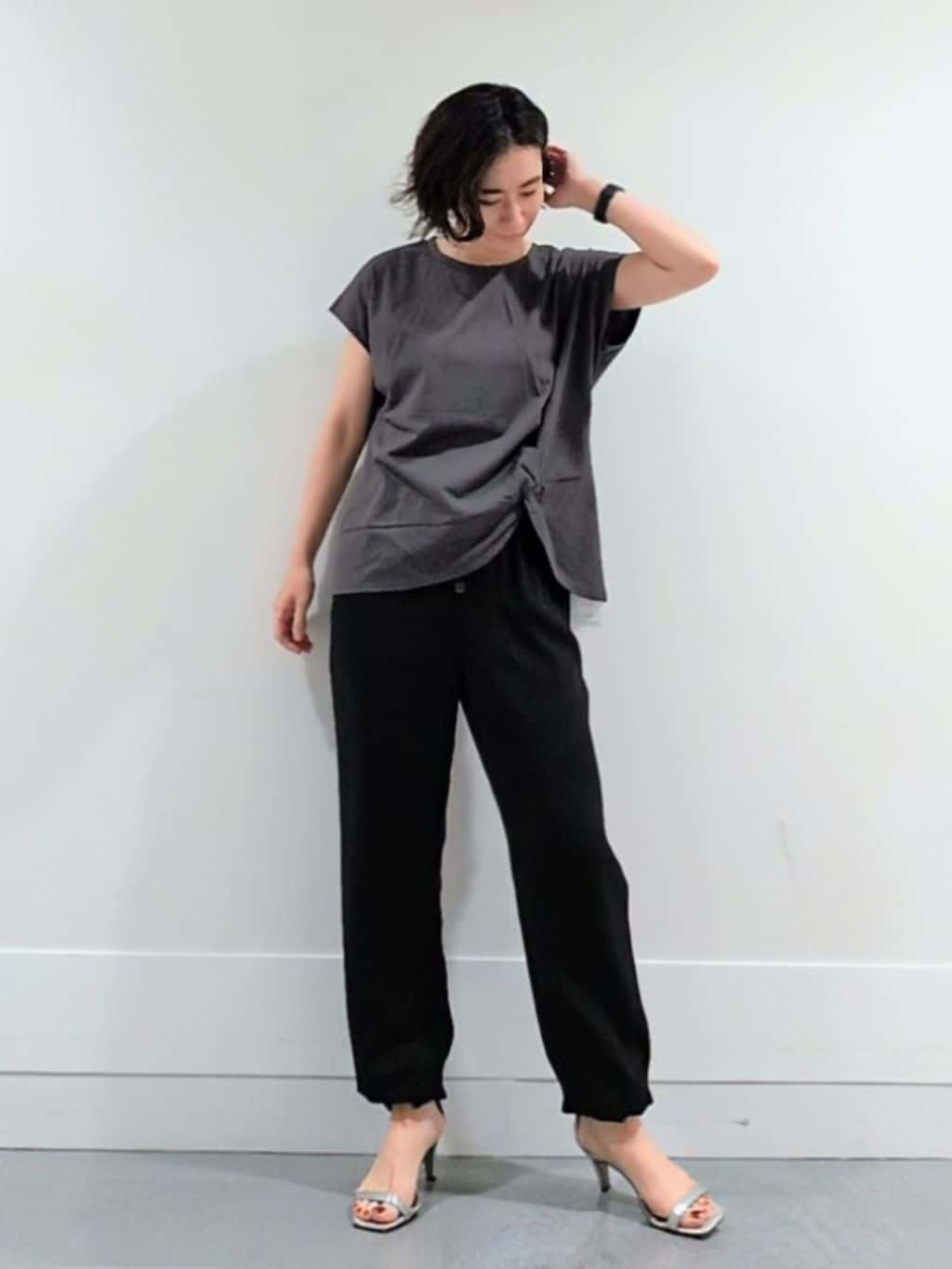 ミズタさんの「UNTITLED｜【洗える/Tシャツ】ツイストプルオーバー」を使ったコーディネート