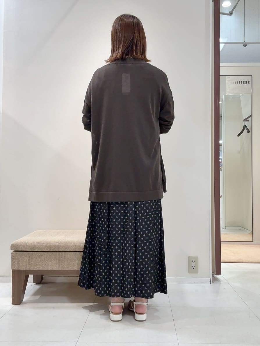 YUIさんの「UNTITLED｜【セットアップ可/リラクシー/通勤】スクエアジオメ柄ブラウス」を使ったコーディネート