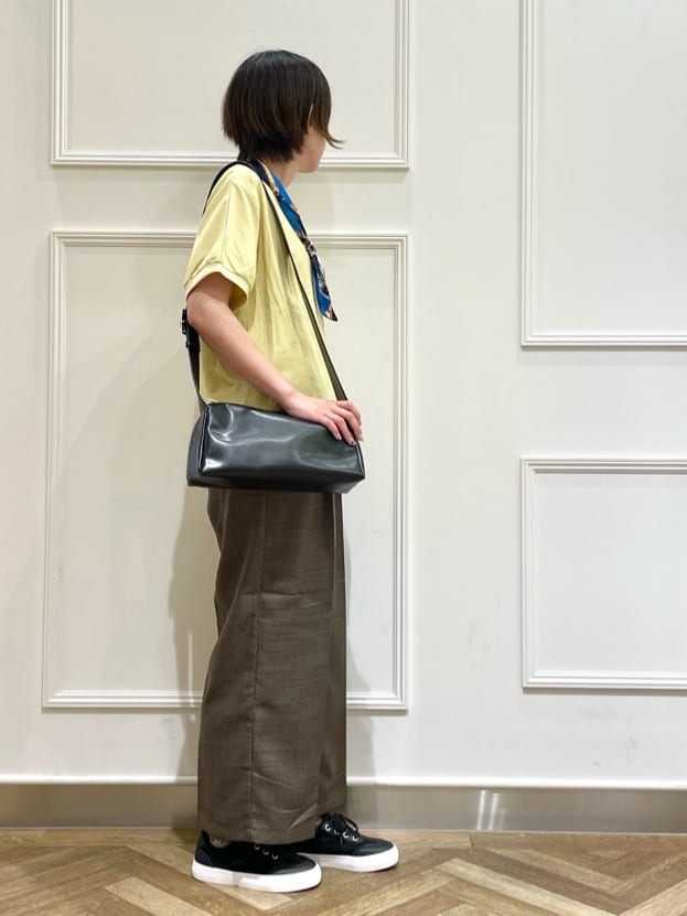 SOさんの「SHOO･LA･RUE｜【ひんやり/洗濯後しわになりにくい】リブ切り替えドルマンブラウス」を使ったコーディネート