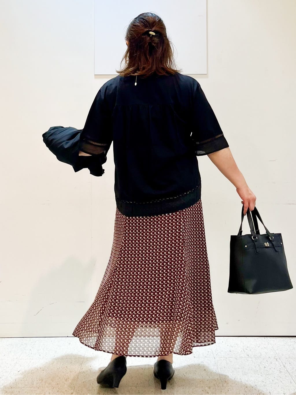 kimmyさんの「Reflect｜【WEB先行カラーあり／マシンウォッシュ可／ウエスト総ゴム】コツキ幾何柄ロングスカート」を使ったコーディネート
