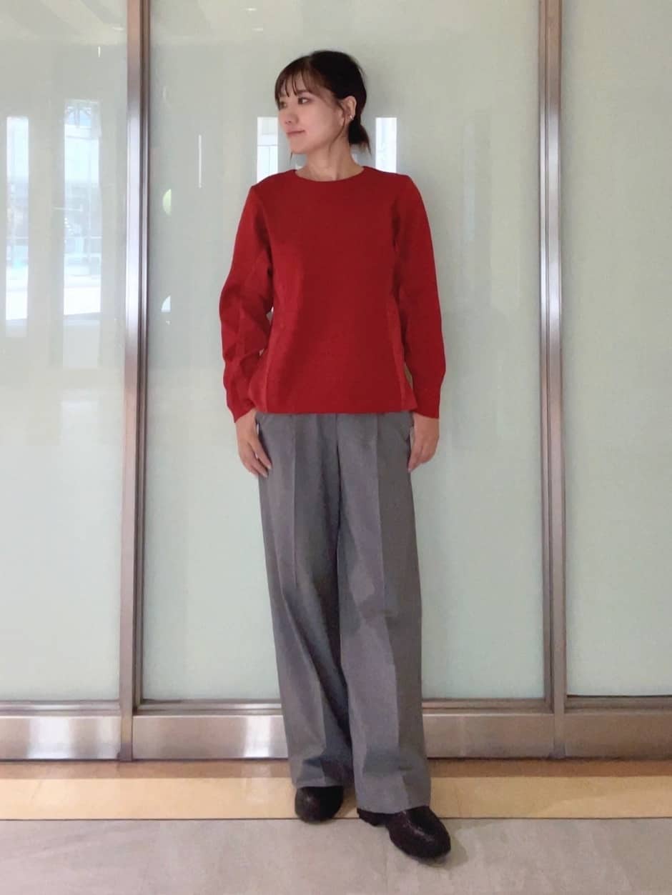 mayutaさんの「INDIVI｜【洗える／選べる8色】トーンアップニット」を使ったコーディネート