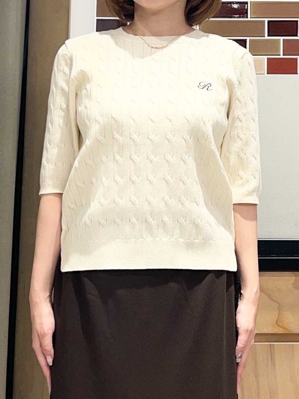 かのさんの「THE SHOP TK｜ワンポイント刺繍ケーブル半袖ニット【洗濯機OK】」を使ったコーディネート