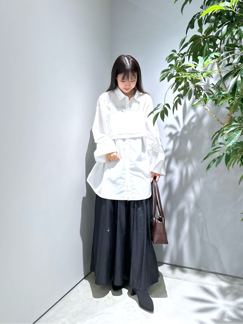 Renoさんの「INDIVI｜レザーライクマキシスカート」を使ったコーディネート