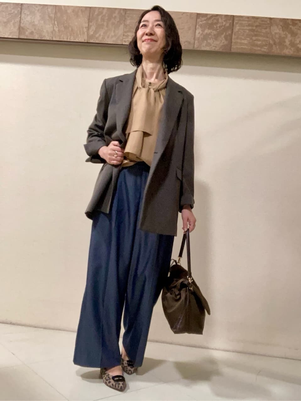 Kouさんの「Reflect｜【キレイめスタイル／通勤におすすめ◎】ボウタイシャンブレーカラーブラウス」を使ったコーディネート