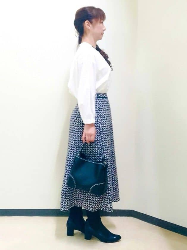 花さんの「Reflect｜【ニットスタイルが華やかに◎】チドリ風プリントフレアスカート」を使ったコーディネート