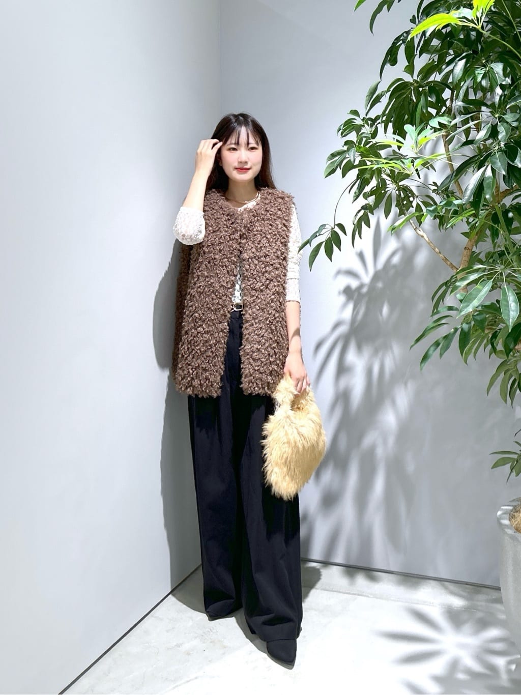 Renoさんの「INDIVI｜【LE VERNIS】ポワールフラッフィーファーバッグ」を使ったコーディネート