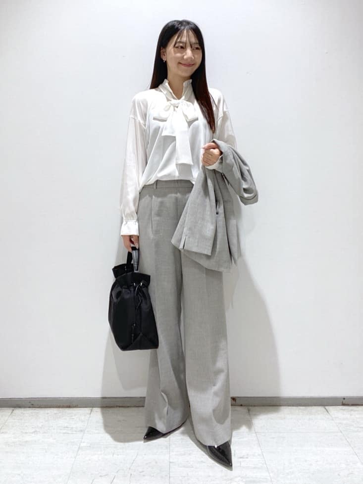 meiさんの「INDIVI｜ジオメプリントボウタイブラウス」を使ったコーディネート