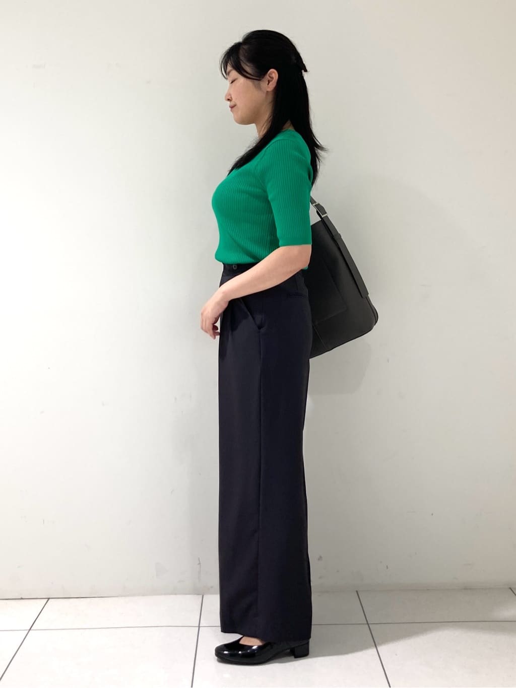 momokoさんの「INDIVI｜【インナーで活躍／アンサンブル】クルーネック半袖ニット」を使ったコーディネート