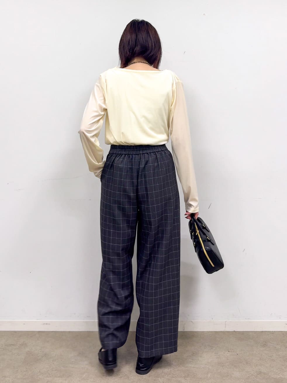 𝐜𝐡𝐢𝐤𝐚さんの「SHOO･LA･RUE｜【S-LL】ベロア調ドレープデザインカットソー」を使ったコーディネート