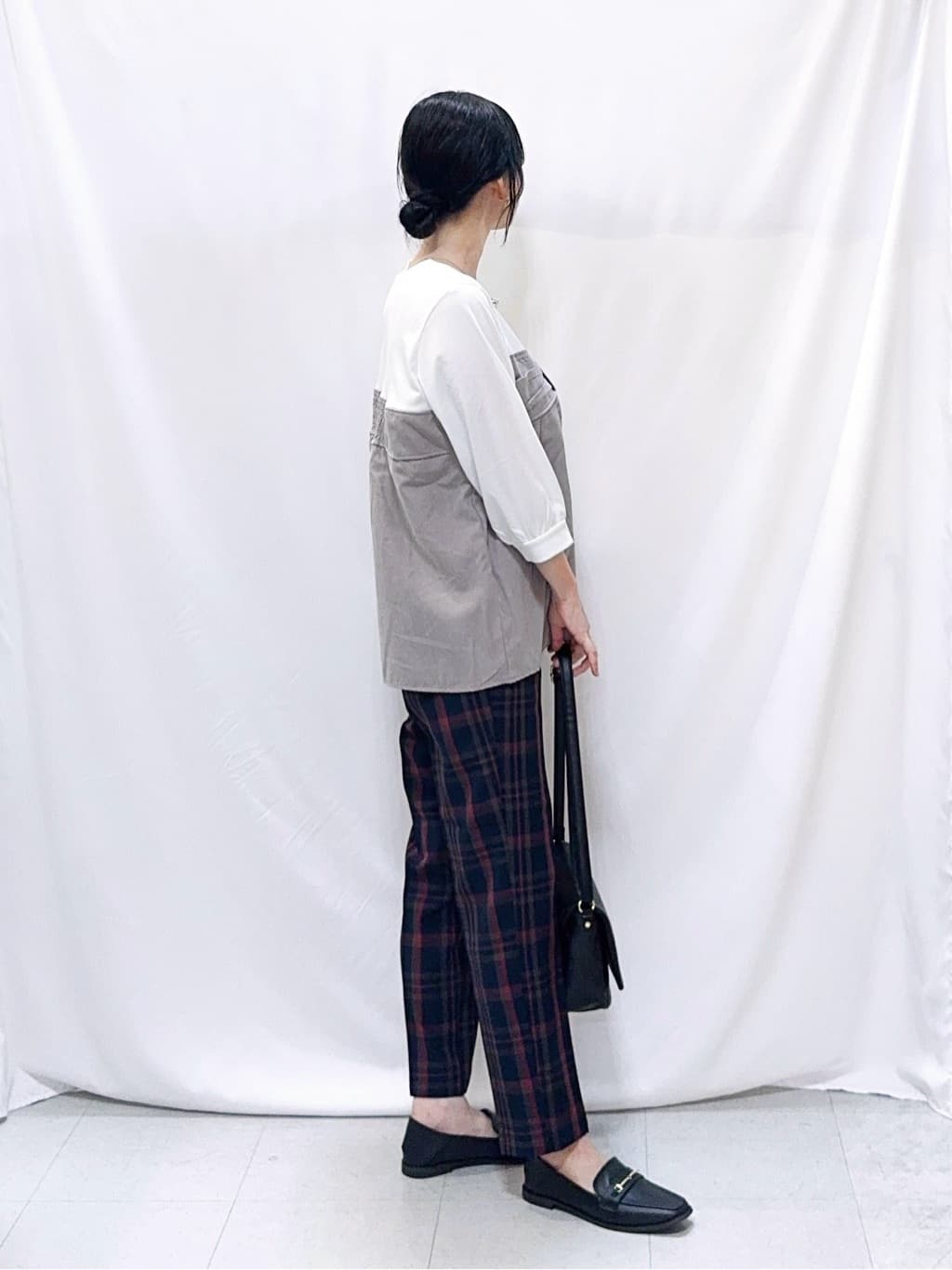𝐇𝐢𝐫𝐨𝐦𝐢さんの「SHOO･LA･RUE｜気になるウエストもさり気なくカバー リボン風ドッキングトップス」を使ったコーディネート