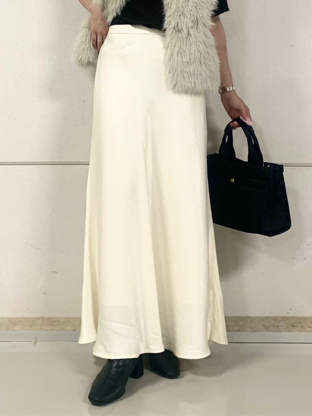 sahoさんの「THE SHOP TK｜フェイクファーベスト」を使ったコーディネート
