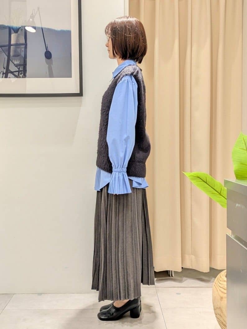 なめさんの「THE SHOP TK｜ふわふわフェザーベスト/洗える」を使ったコーディネート