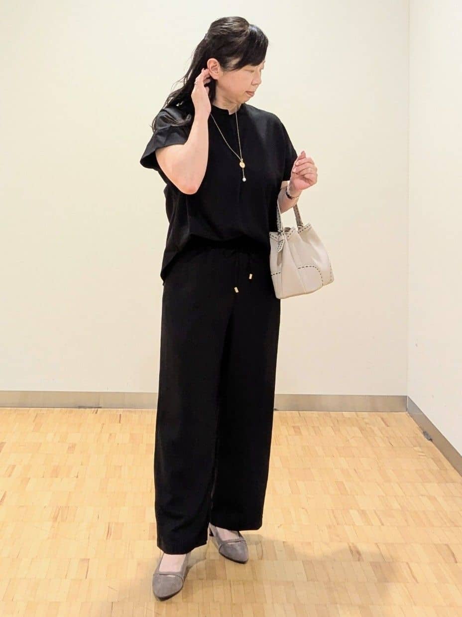 なおさんの「Reflect｜【E‐QUALITY／ウエスト総ゴム／セットアップ／単品使いOK◎】ブラウス＋ストレートパンツセット」を使ったコーディネート