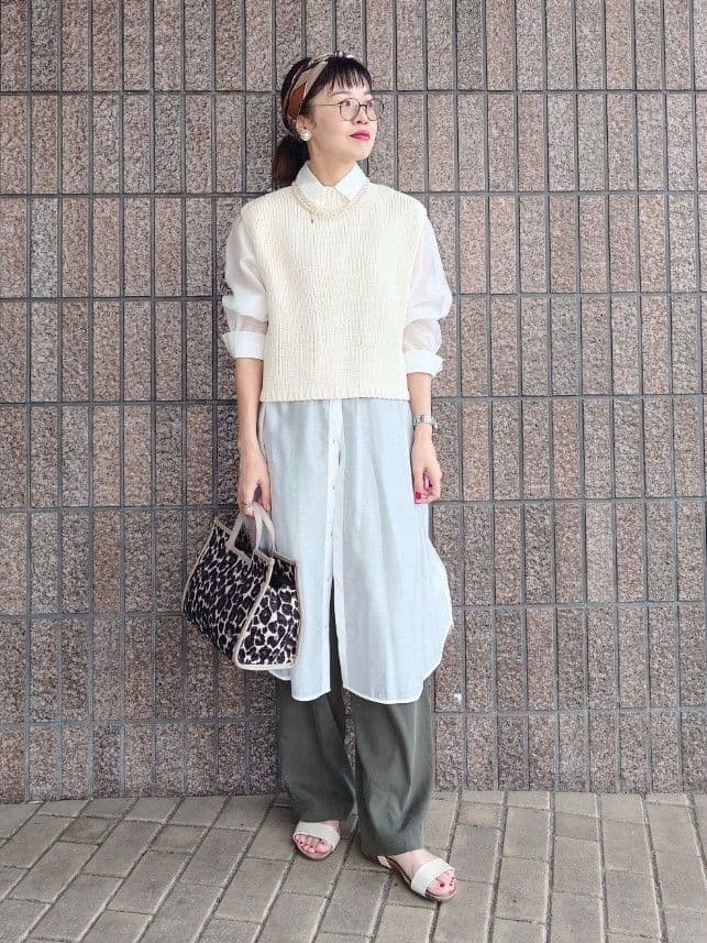 MUTSUKOさんの「UNTITLED｜【ニットと重ね着に/前開きボタン】シアーロングシャツ」を使ったコーディネート