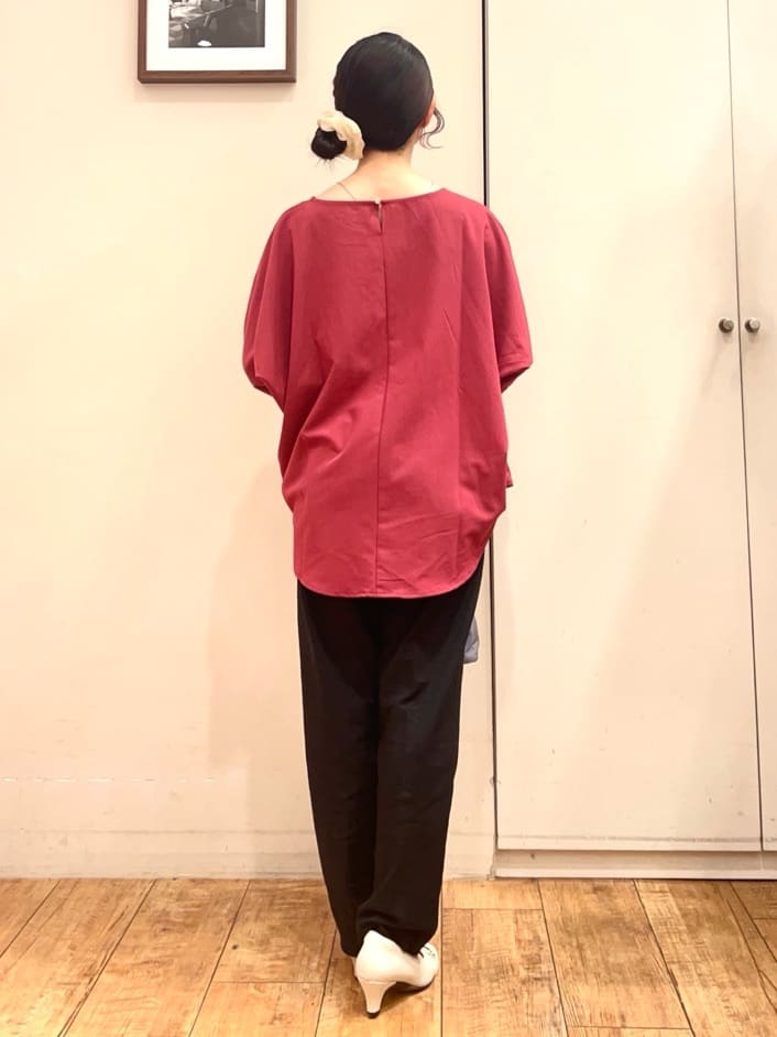 AIRIさんの「SHOO･LA･RUE｜【高レビュー/洗濯後しわになりにくい】1枚でサマ見え 8分袖ドルマンブラウス」を使ったコーディネート