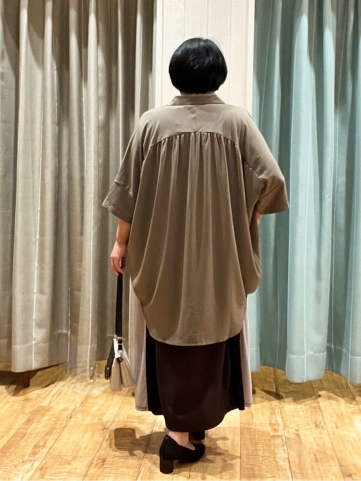 あやさんの「SHOO･LA･RUE｜【S-LL/ひんやり】全身すっきり見えが楽に叶う サイド切替 バイカラーAラインワンピース」を使ったコーディネート