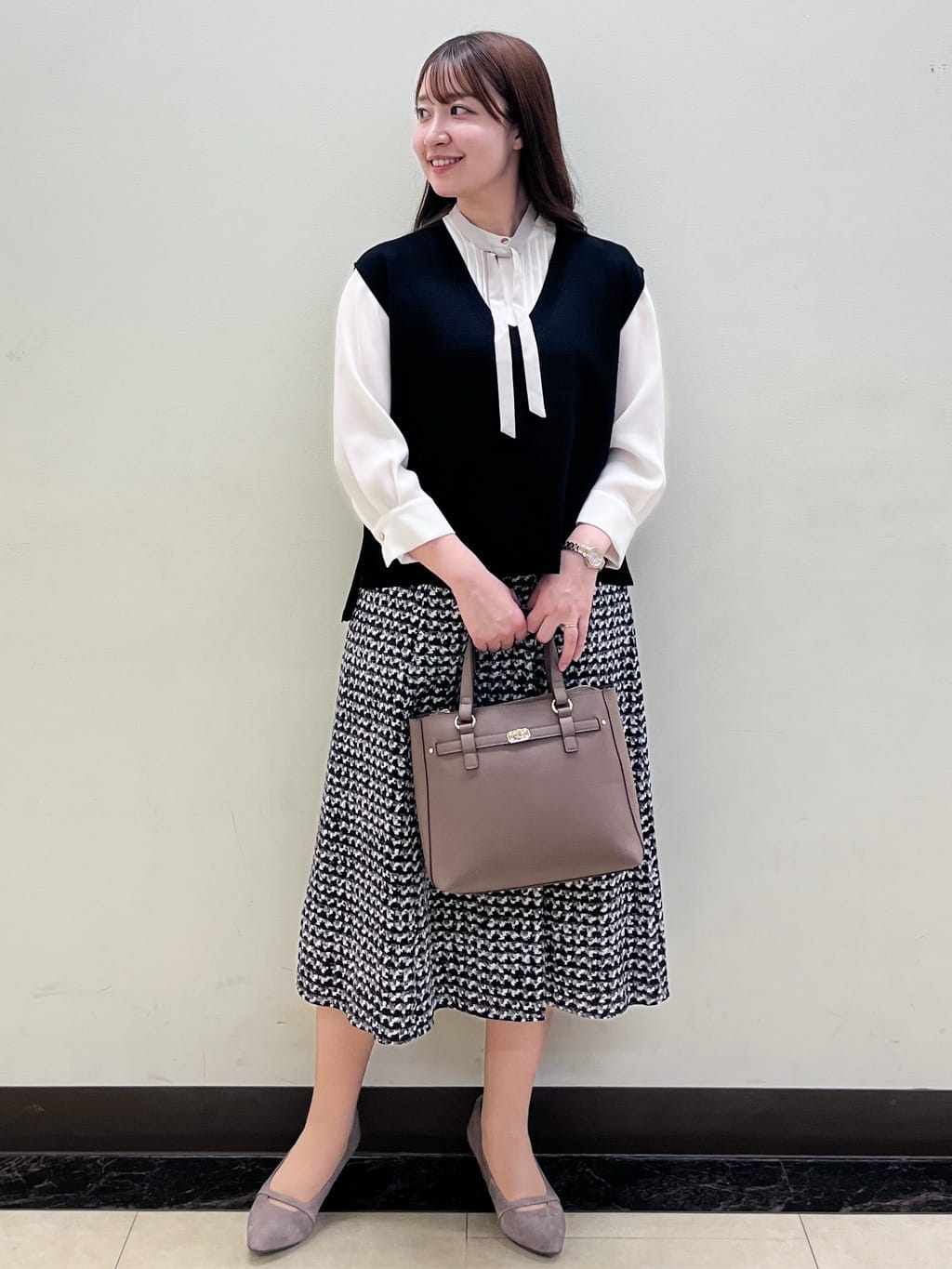 mikikoさんの「Reflect｜【配色ボウタイ付き】八分袖ジョーゼットブラウス」を使ったコーディネート