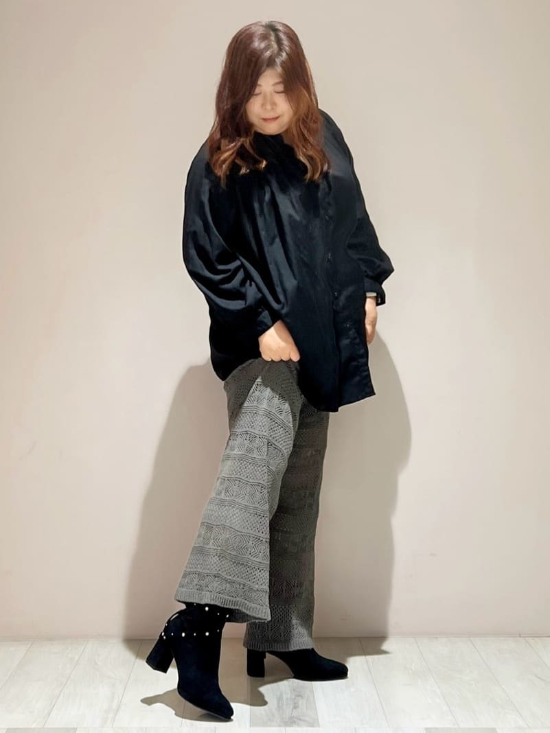 yumiさんの「ESPERANZA｜【EC先行販売】2WAYスタッズベルトショートブーツ」を使ったコーディネート