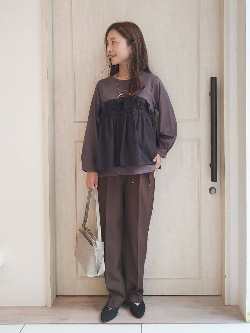 mi-saさんの「SHOO･LA･RUE｜【洗濯機可/S-LL】1枚で華やか フリルドッキングトップス」を使ったコーディネート