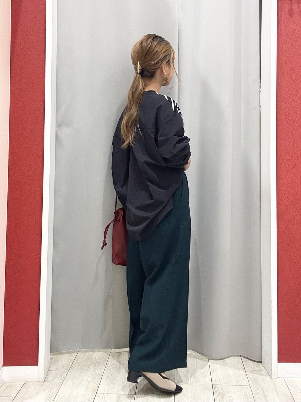 shioさんの「SHOO･LA･RUE｜【S-LL】インせず決まる 背中タック入り パフ袖トップス」を使ったコーディネート