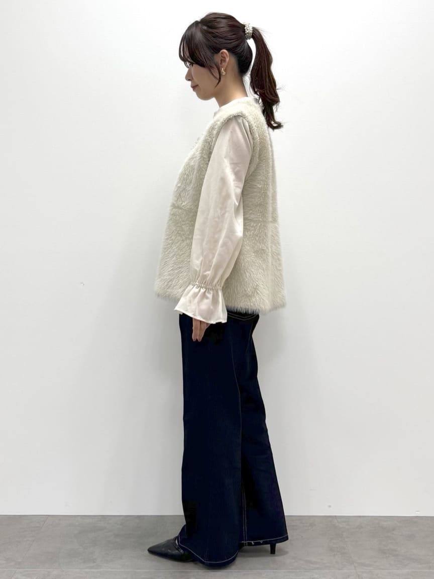 kozuさんの「index｜《andGIRL掲載》フェザーペプラムジレ【洗濯機OK／抗ピル】」を使ったコーディネート
