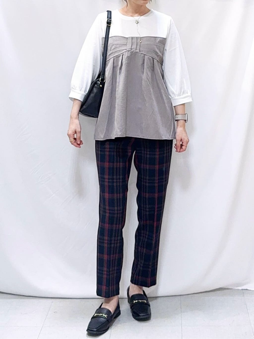 𝐇𝐢𝐫𝐨𝐦𝐢さんの「SHOO･LA･RUE｜気になるウエストもさり気なくカバー リボン風ドッキングトップス」を使ったコーディネート
