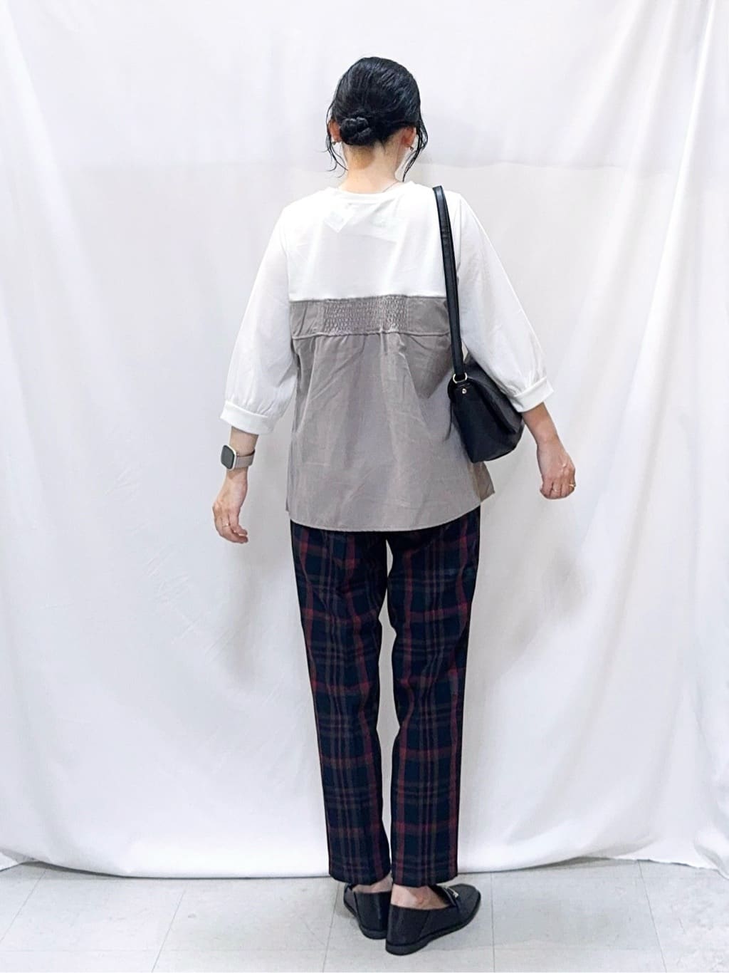 𝐇𝐢𝐫𝐨𝐦𝐢さんの「SHOO･LA･RUE｜気になるウエストもさり気なくカバー リボン風ドッキングトップス」を使ったコーディネート