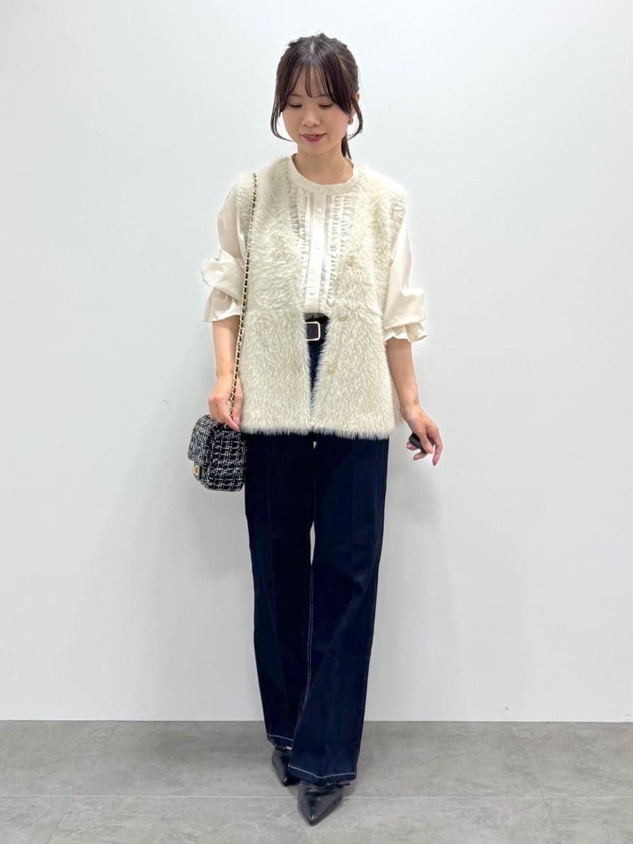 kozuさんの「index｜《andGIRL掲載》フェザーペプラムジレ【洗濯機OK／抗ピル】」を使ったコーディネート
