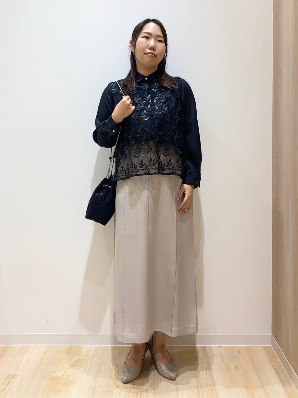 HANAさんの「grove｜リーフ刺繍スパンコールベスト＆ブラウスセット」を使ったコーディネート