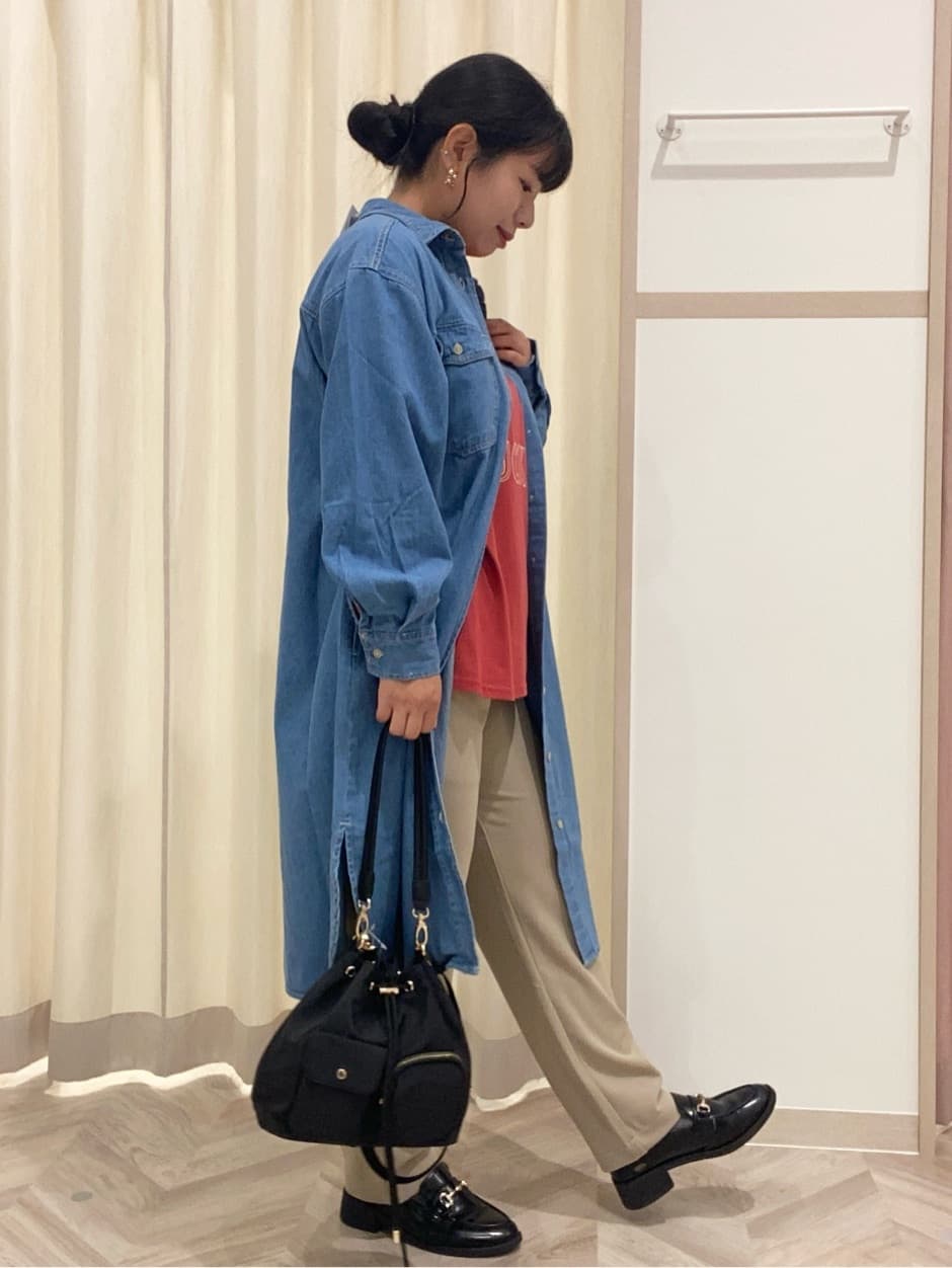 まちゃんなちゃんさんの「SHOO･LA･RUE｜グラフィックアソート BIGロンT」を使ったコーディネート