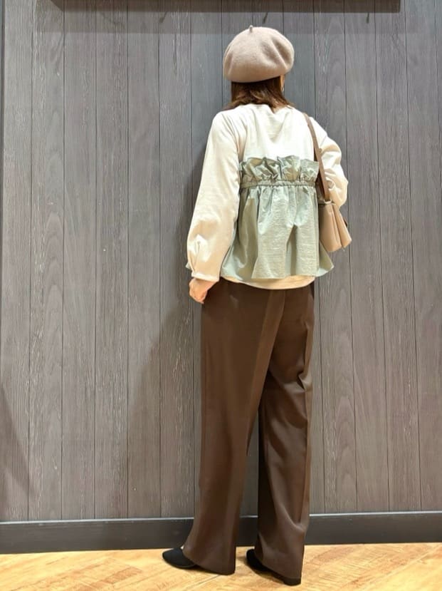meiさんの「SHOO･LA･RUE｜【洗濯機可/S-LL】1枚で華やか フリルドッキングトップス」を使ったコーディネート
