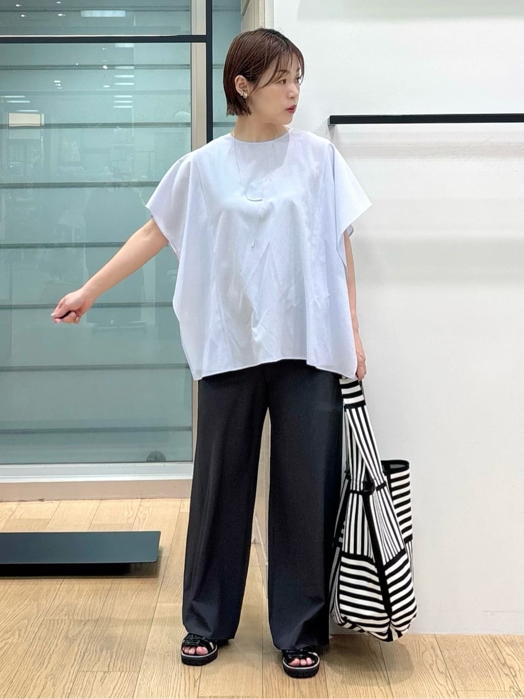 asamiさんの「INDIVI｜【UVケア／SETUP可能】エアリージョーゼット ワイドパンツ」を使ったコーディネート