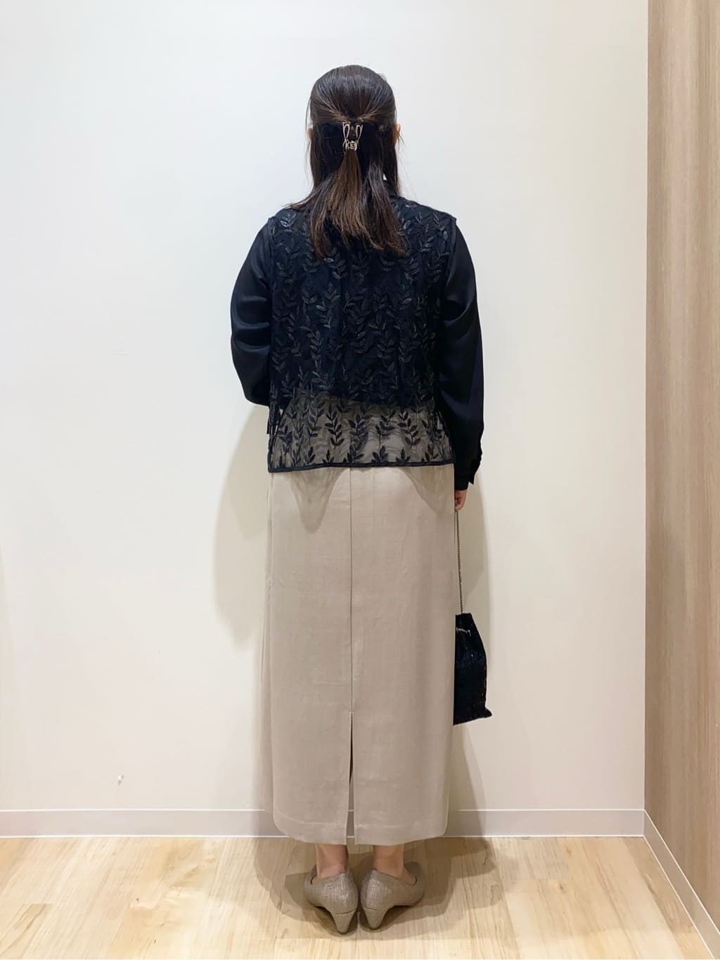 HANAさんの「grove｜リーフ刺繍スパンコールベスト＆ブラウスセット」を使ったコーディネート