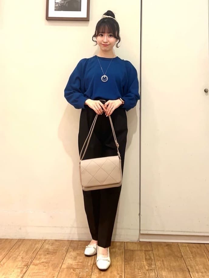 AIRIさんの「SHOO･LA･RUE｜【高レビュー/SS-LL/美脚シルエット】すっきりきれい見え テーパードパンツ」を使ったコーディネート