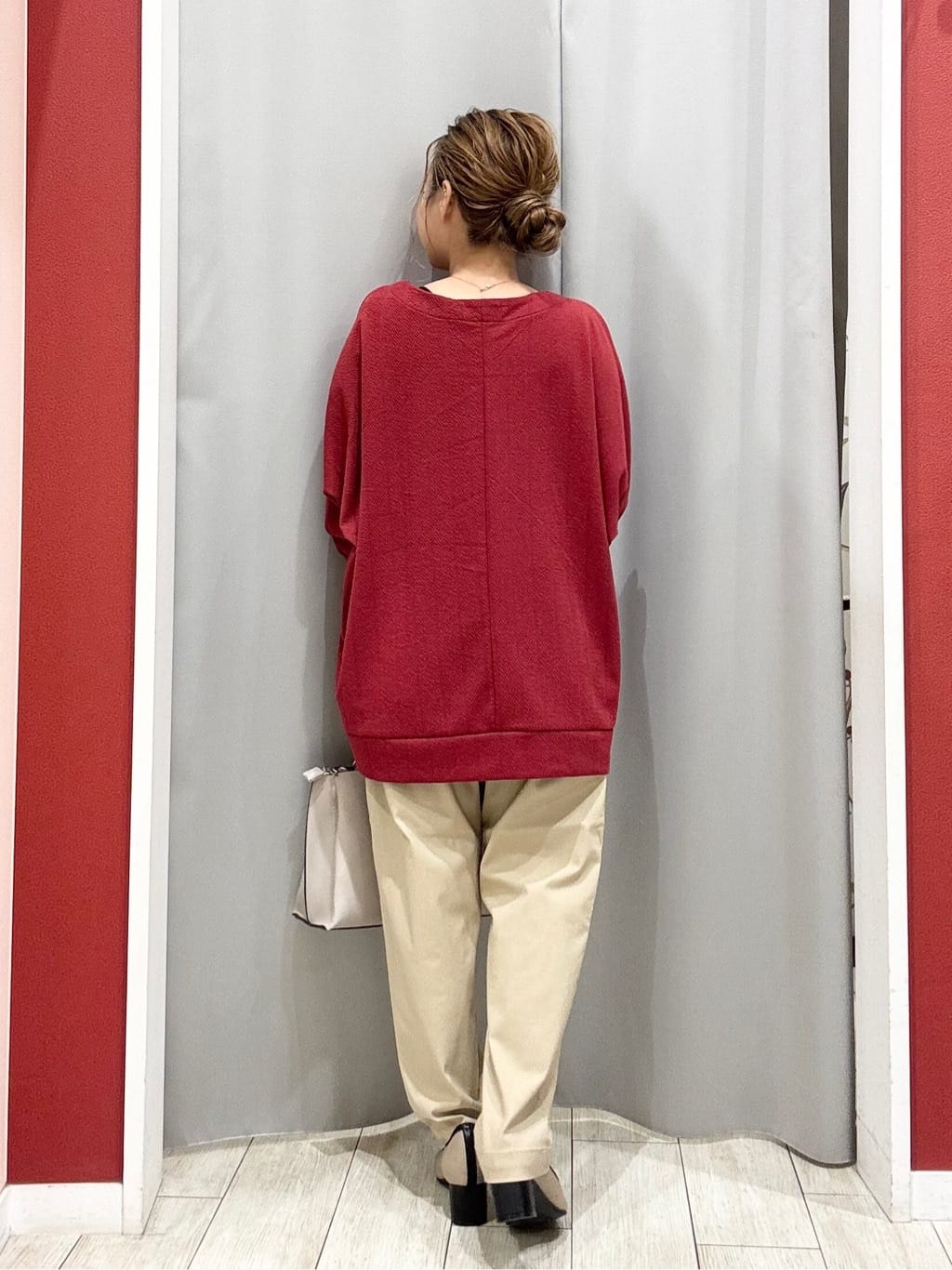 shioさんの「SHOO･LA･RUE｜【洗える/S-LL/美脚シルエット】ハイパーストレッチ テーパードパンツ」を使ったコーディネート