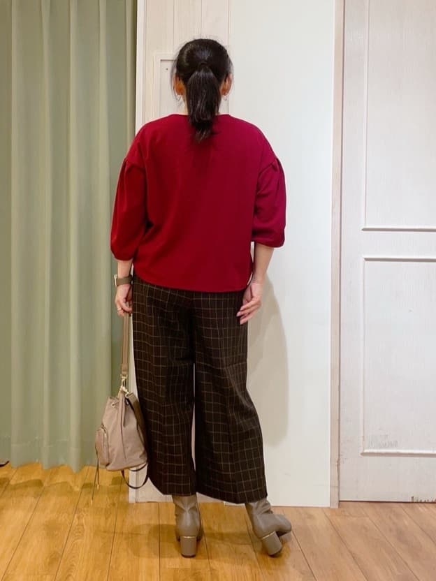ke-yさんの「SHOO･LA･RUE｜【2点セット/7分袖】大人のきれい見え お袖タック入りアクセ付きトップス」を使ったコーディネート