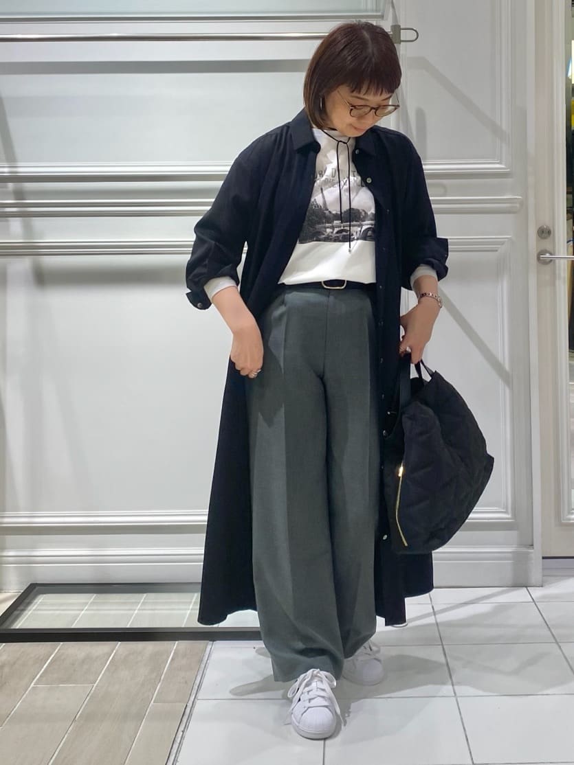 AKKOさんの「UNTITLED｜【前開きボタン/ベルト付/羽織シャツ/】2WAYトレンチ風ワンピース」を使ったコーディネート