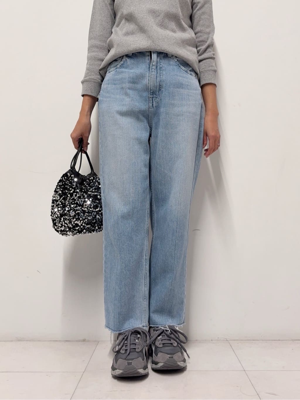Nishijimaさんの「DRESSTERIOR｜スパンコール2WAY巾着バッグ」を使ったコーディネート