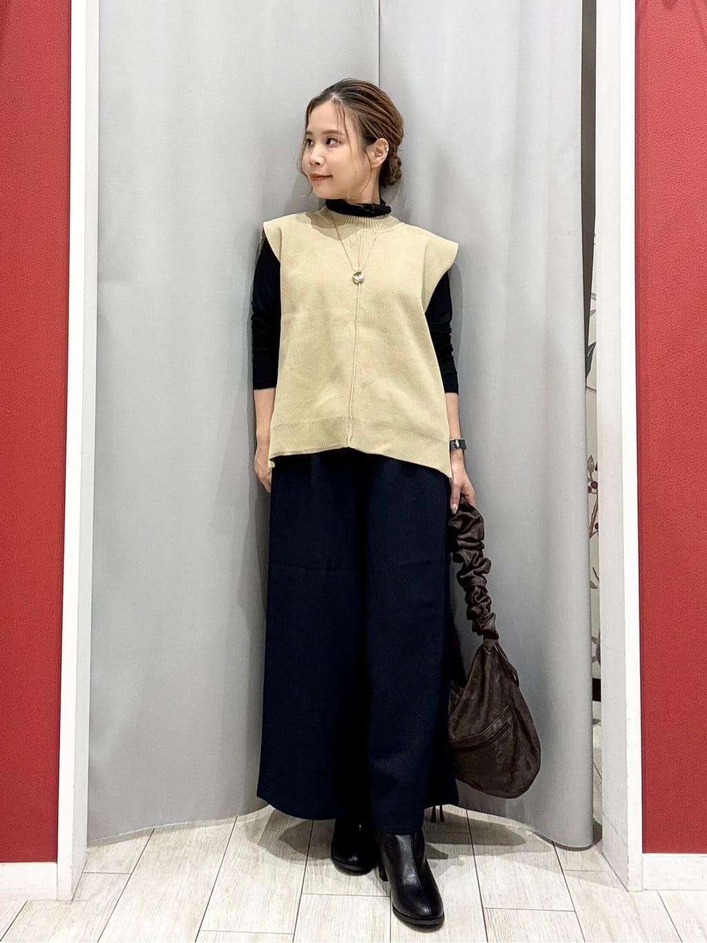 shioさんの「SHOO･LA･RUE｜ウエストまわりをすっきり魅せる デザインガウチョパンツ」を使ったコーディネート