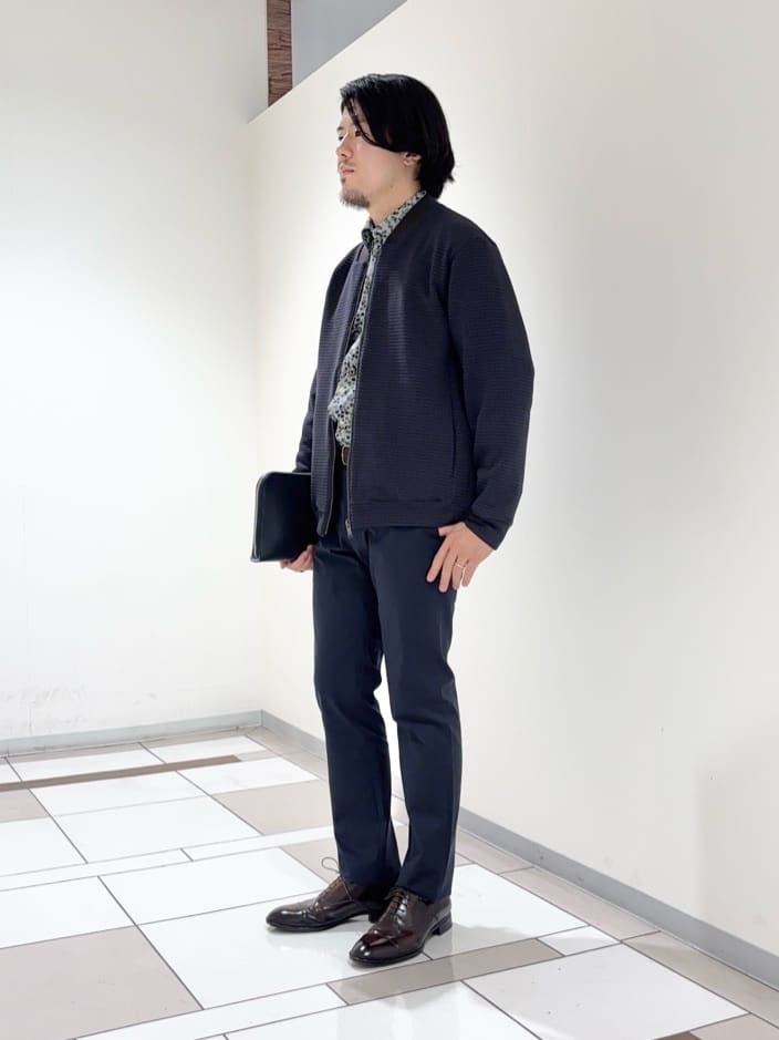 及川さんの「TAKEO KIKUCHI｜ストライプ小花 長袖シャツ」を使ったコーディネート