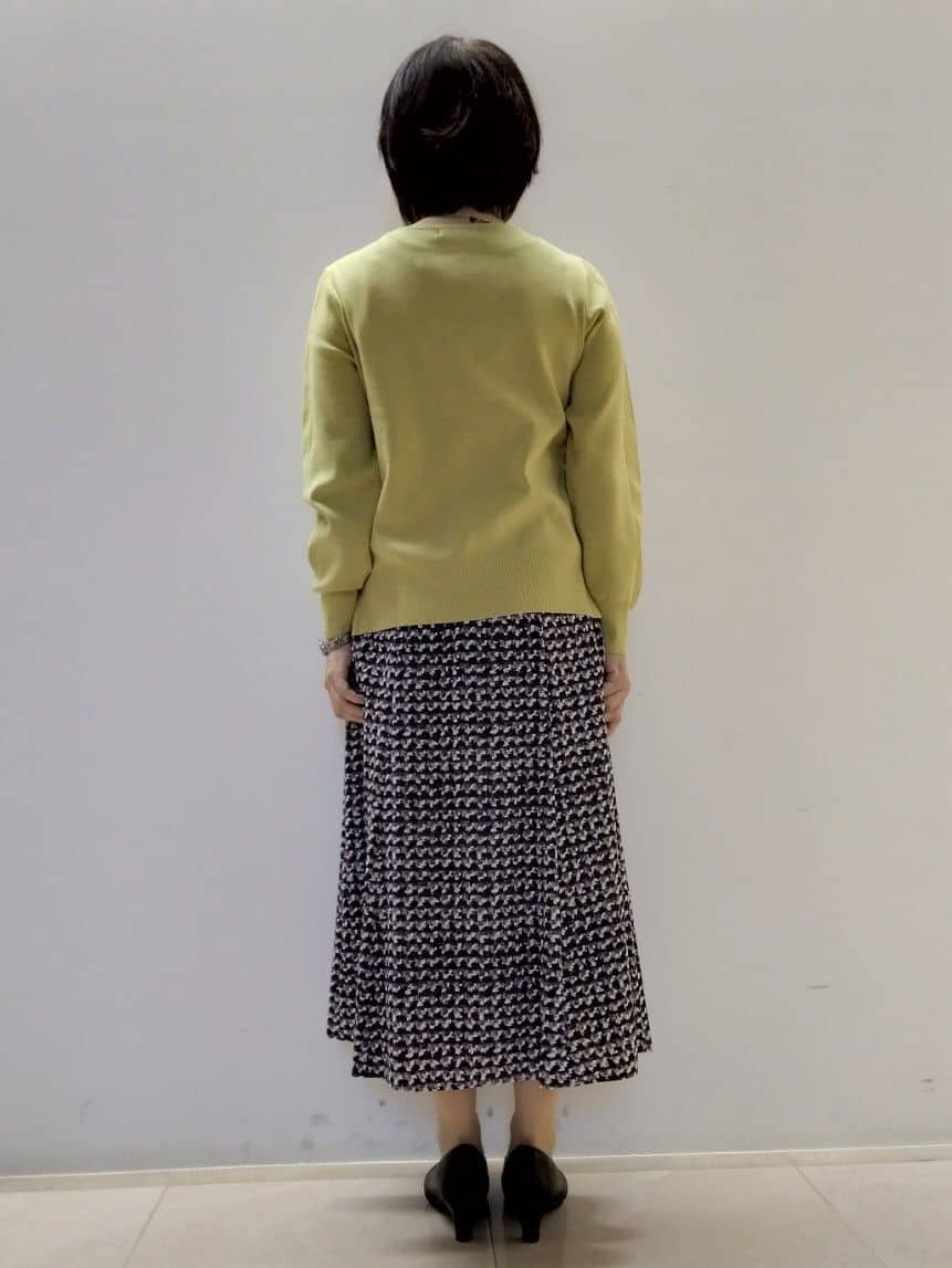 tokuさんの「Reflect｜【ニットスタイルが華やかに◎】チドリ風プリントフレアスカート」を使ったコーディネート