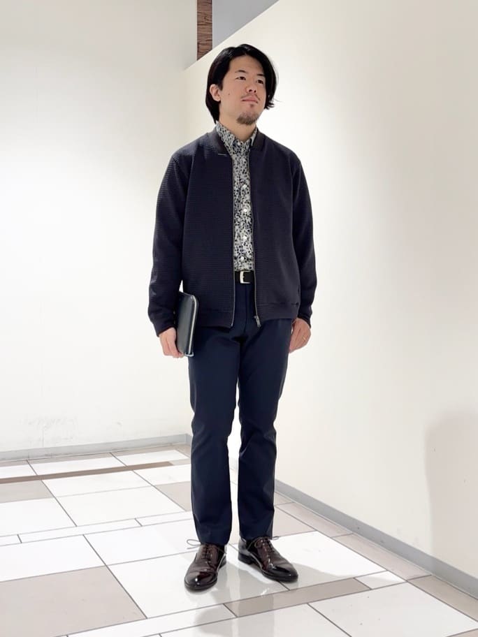 及川さんの「TAKEO KIKUCHI｜ストライプ小花 長袖シャツ」を使ったコーディネート