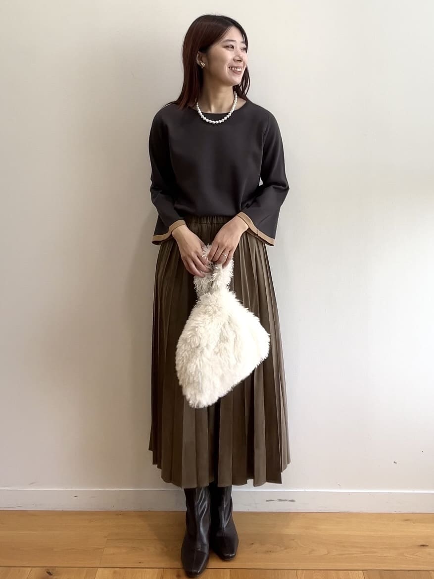 RINAさんの「OPAQUE.CLIP｜フェイクスウェードプリーツスカート【静電気防止加工／洗濯機OK】」を使ったコーディネート