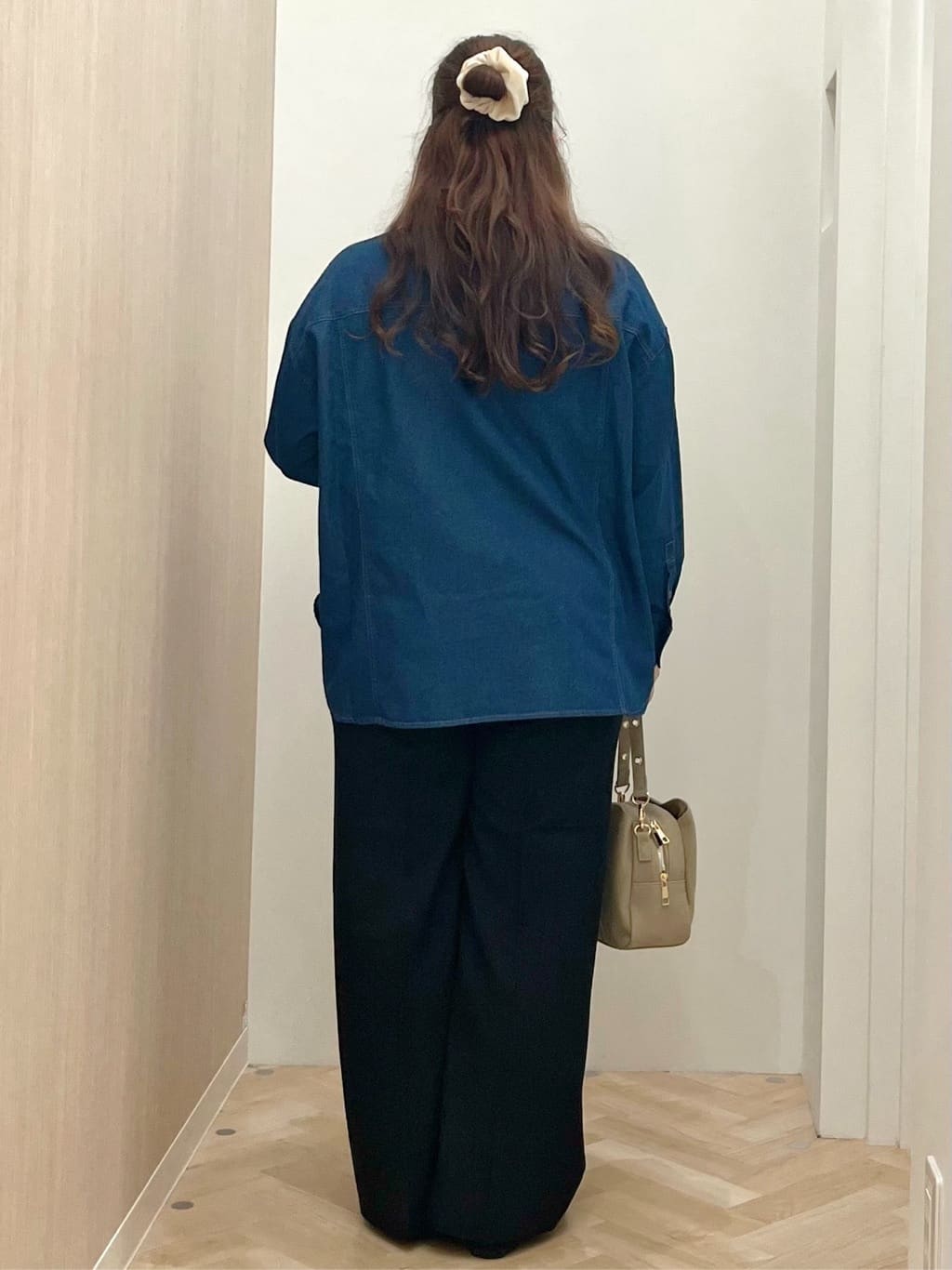 akariさんの「grove｜サス付きセンタープレスワイドパンツ」を使ったコーディネート
