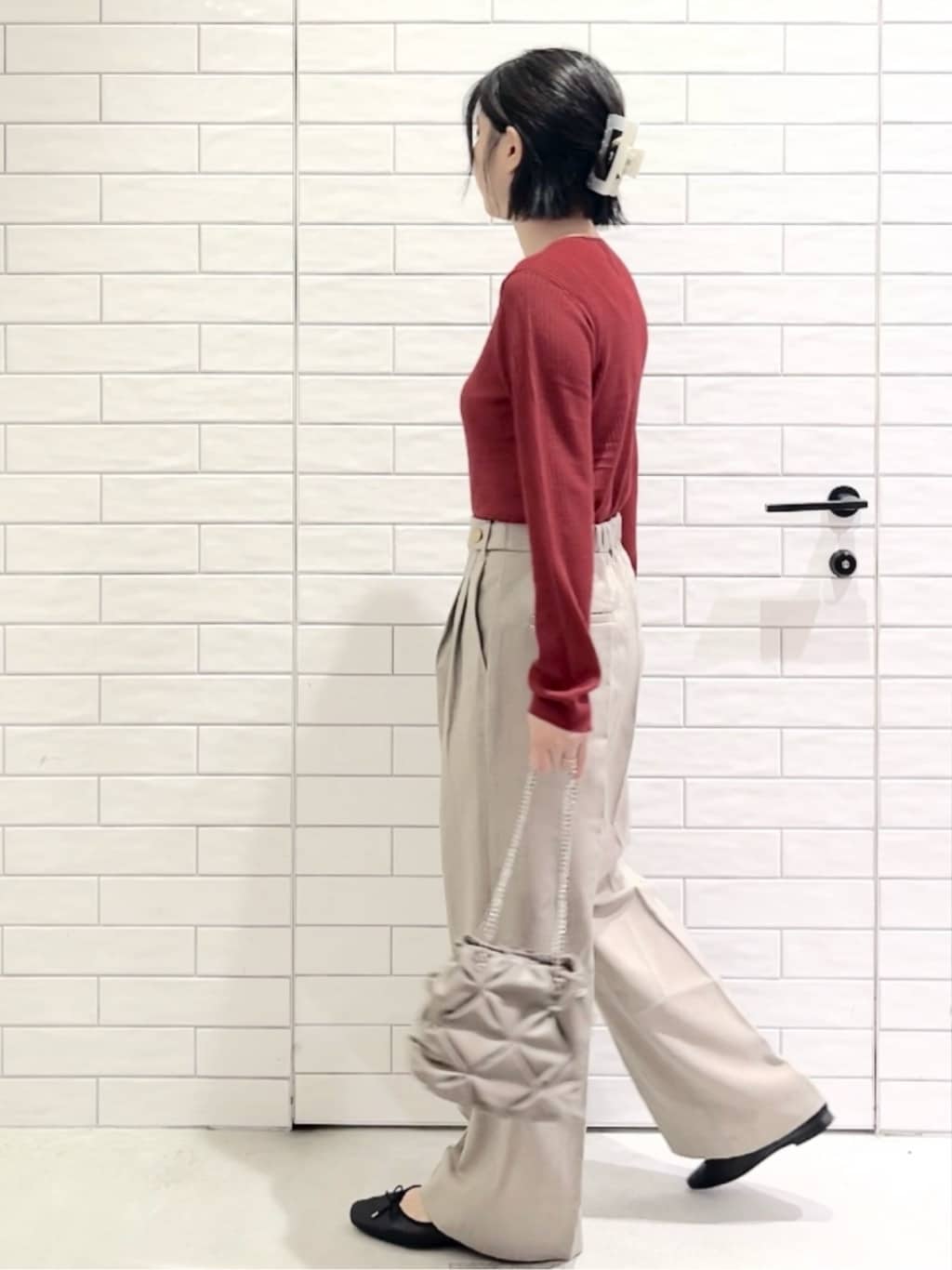 しおりさんの「OPAQUE.CLIP｜シアーリブニット【洗濯機OK】」を使ったコーディネート