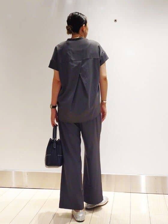 ⭐︎m.peatchan⭐︎さんの「Reflect｜【E‐QUALITY／ウエスト総ゴム／セットアップ／単品使いOK◎】ブラウス＋ストレートパンツセット」を使ったコーディネート