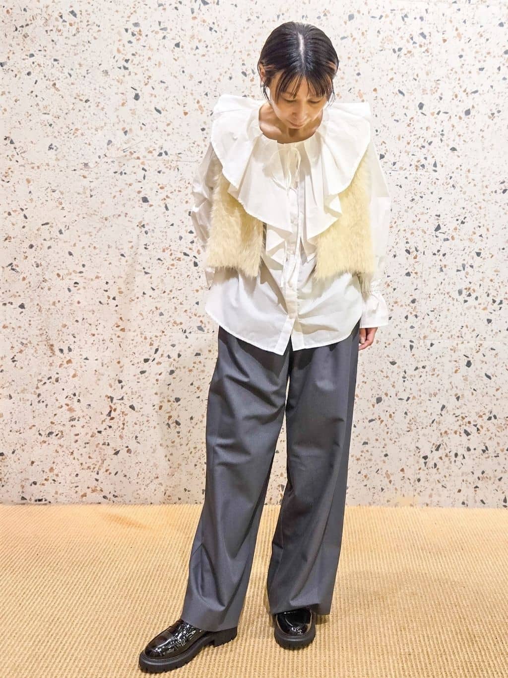 yoshimiさんの「OPAQUE.CLIP｜ベルト付きタックワイドパンツ【洗濯機OK】」を使ったコーディネート
