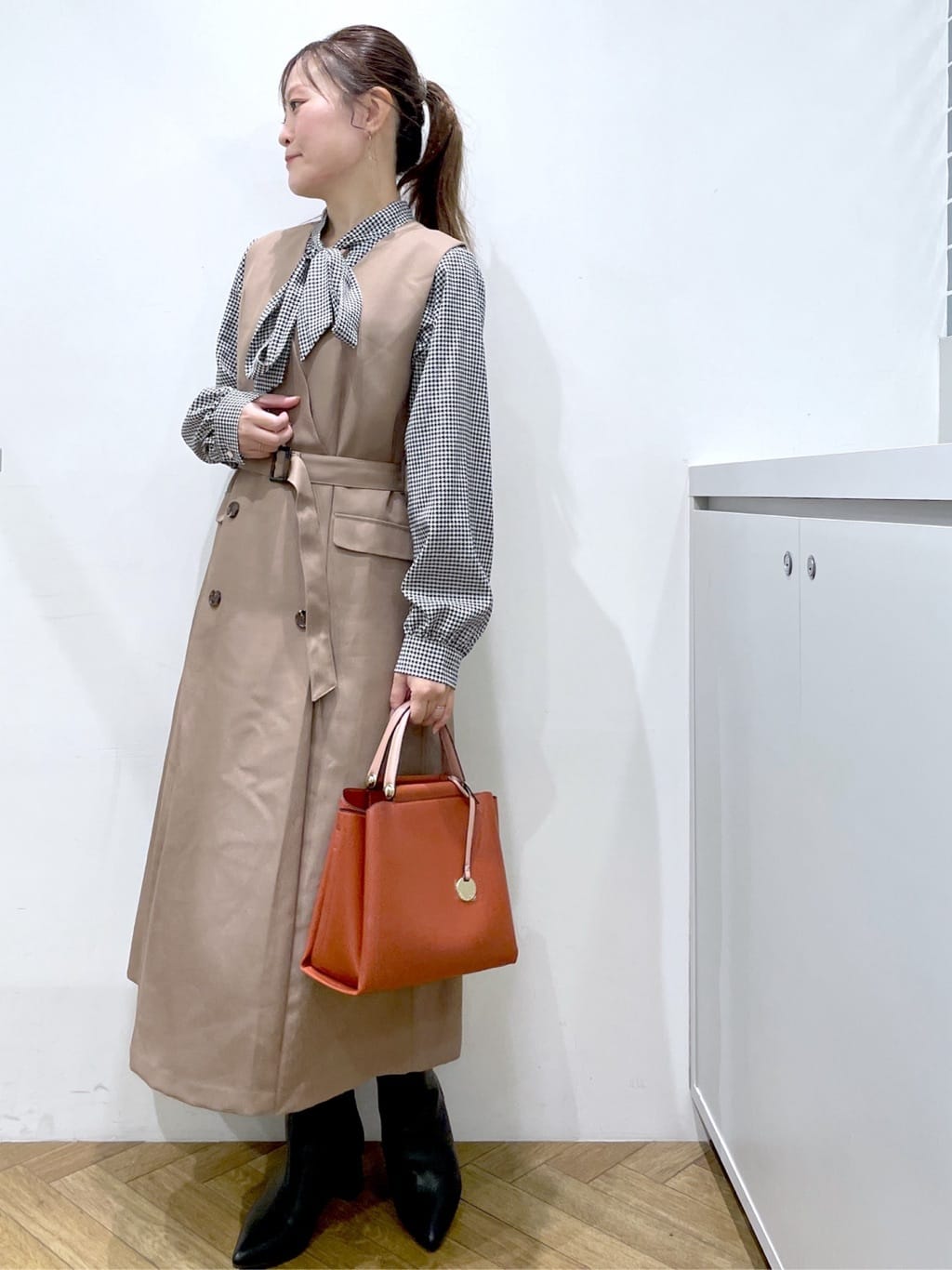 Junさんの「index｜トレンチディティールワンピース【洗濯機OK／イージーアイロン／防シワ】」を使ったコーディネート