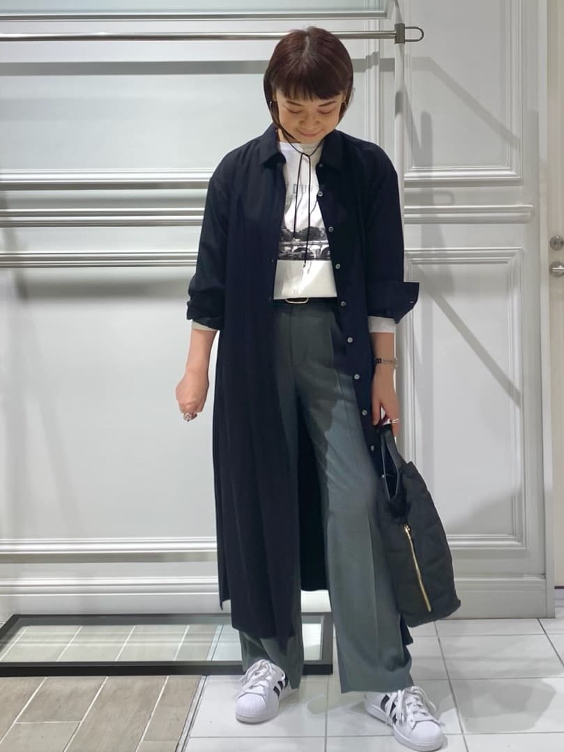AKKOさんの「UNTITLED｜【前開きボタン/ベルト付/羽織シャツ/】2WAYトレンチ風ワンピース」を使ったコーディネート
